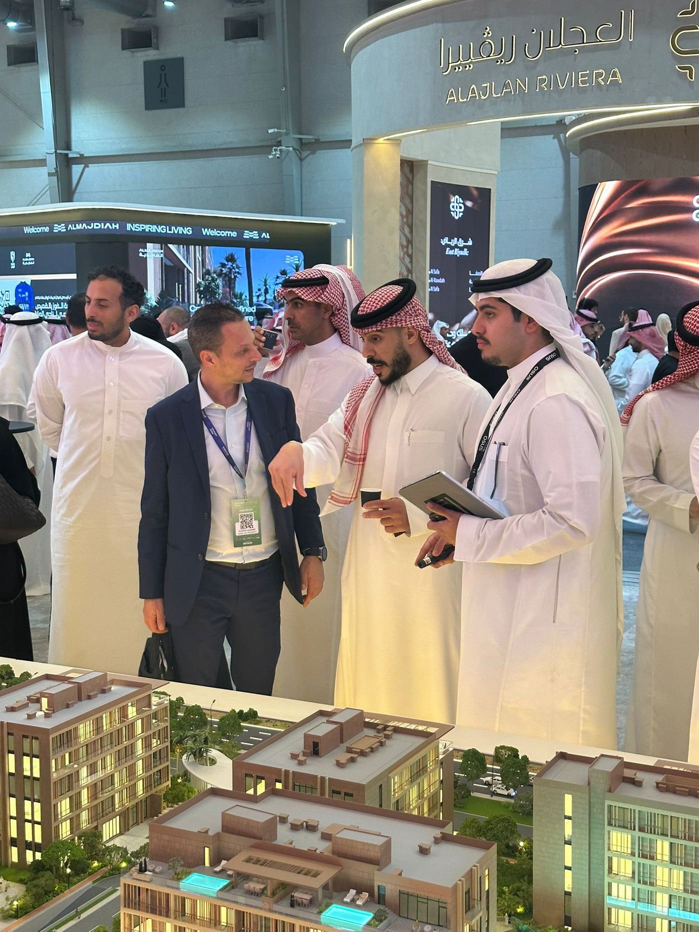 ClaudioVision — Claudio con delegación saudí, presentación institucional